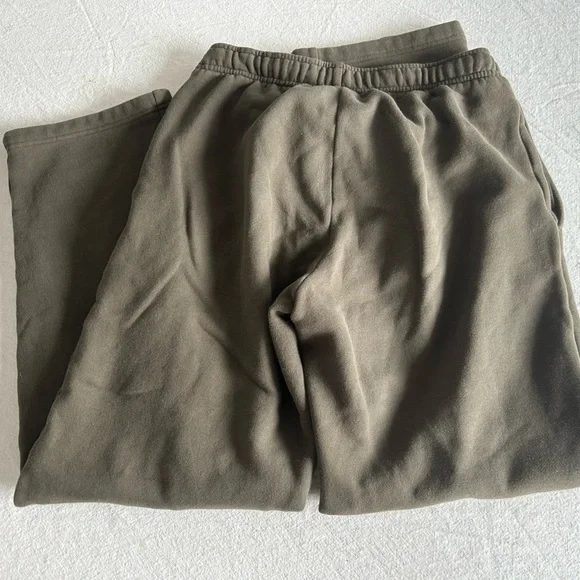 Aritzia Cozy Sweatfleece Mega Straight Sweatpant - Picture 3 of 5